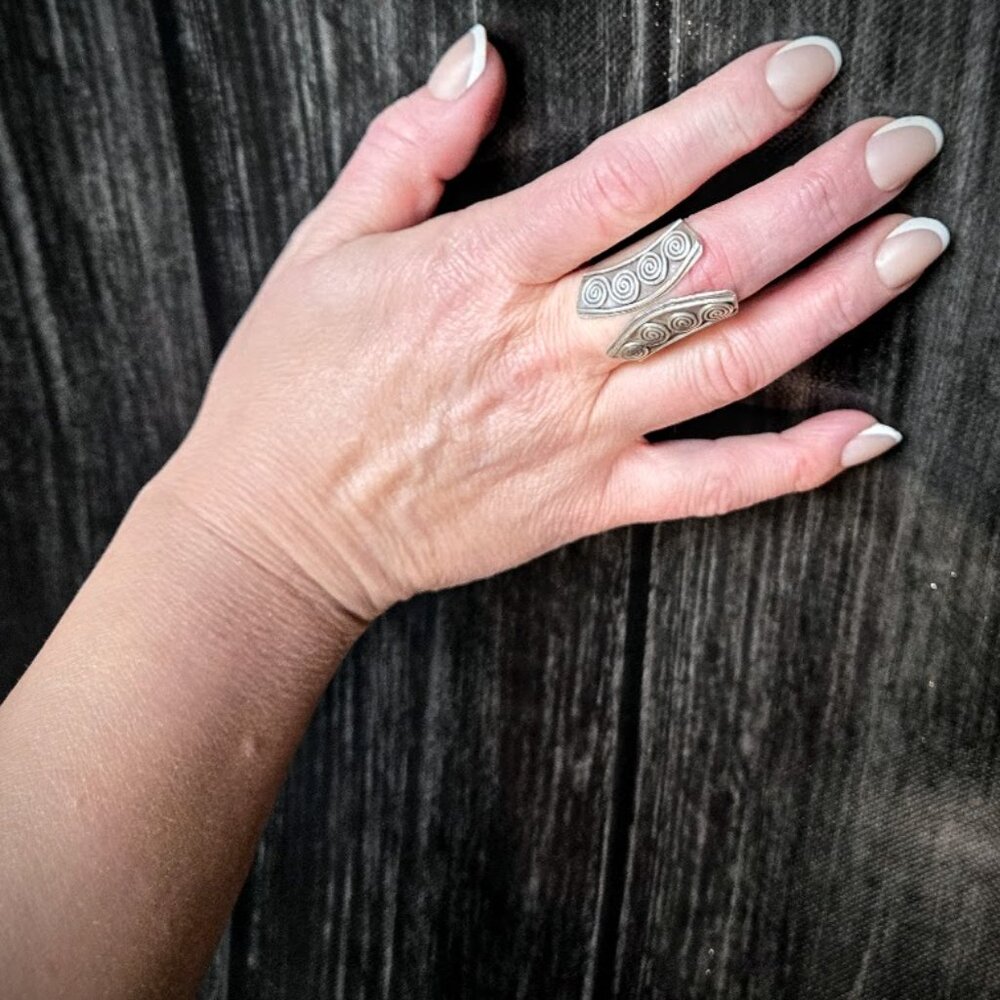 Karen Hill Tribe of Thailand Fine Silver Tribal geometric & Spiral Ring Size 8